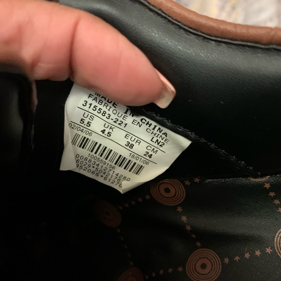 Shoes - Picture 4 of 4